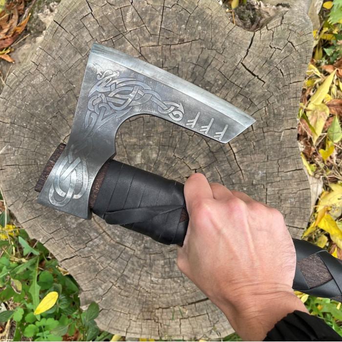 Топор ЖЕЛЕЗНОБОКИЙ TR13
