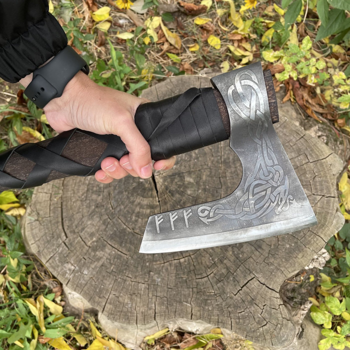 Топор ЖЕЛЕЗНОБОКИЙ TR13